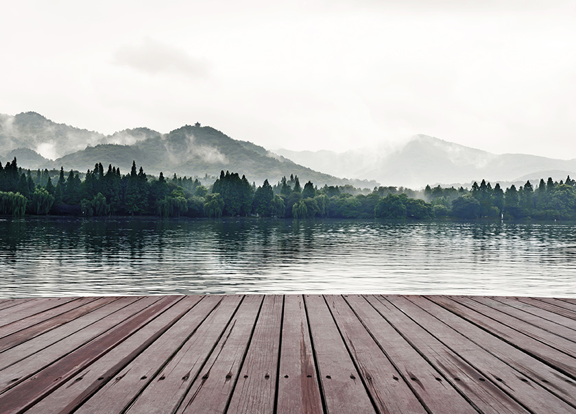 Mountains, lakes and the early morning fog by gui jun peng