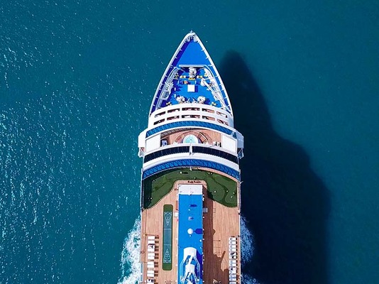 航拍邮轮图片素材